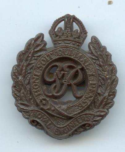 WW2 Royal Engineers RE Bakelite Badge