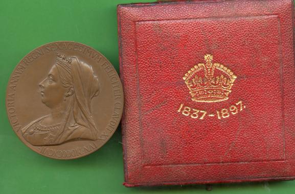 Queen Victoria Diamond Jubilee Bronze Boxed Medallion 1897