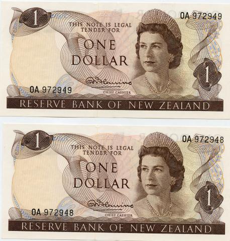 New Zealand Pair of 1967 One Dollar $1 Banknotes