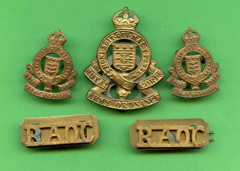 Royal Army  Ordnance Corps RAOC Cap Badge set with collars & Titles