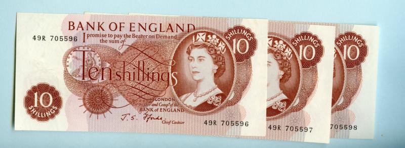 3 Consecutive  of Bank of England  Ten Shillings Notes  February 1967
