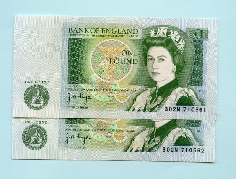 Pair of Consecutive Bank of England  £1 One Pound Notes  February 1978 Prefix BO2N