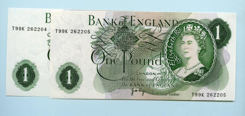 Pair of Consecutive  Bank of England  £1 One Pound Notes  1970- Prefix T99K