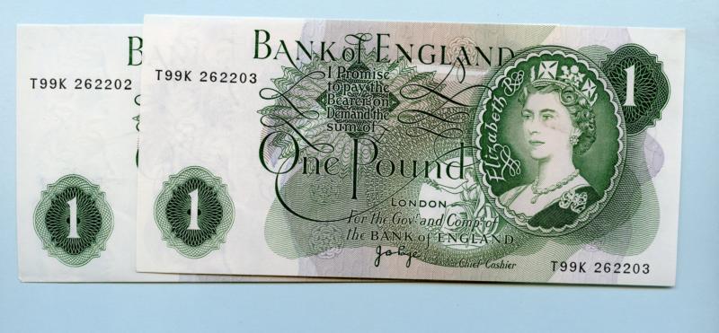 Pair of Consecutive Bank of England £1 One Pound Notes 1970- Prefix T99K
