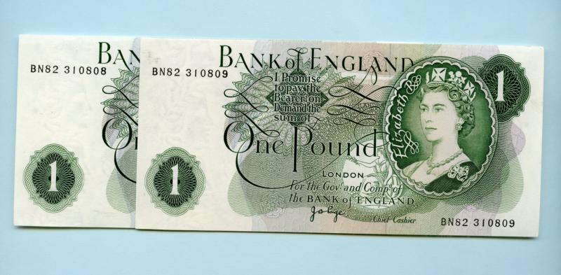 Pair of Consecutive  Bank of England  £1 One Pound Notes  1970- Prefix BN82