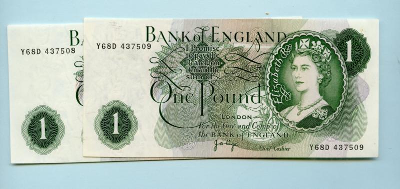 Pair of Consecutive  Bank of England  £1 One Pound Notes  1970- Prefix Y68D
