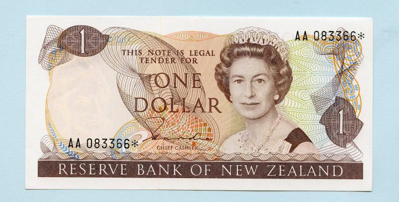 New Zealand  Uncirculated One Dollar $1 1981-85 Replacement Star AA Prefix