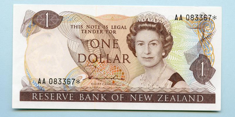 New Zealand  Uncirculated One Dollar $1 1981-85 Replacement Star AA Prefix