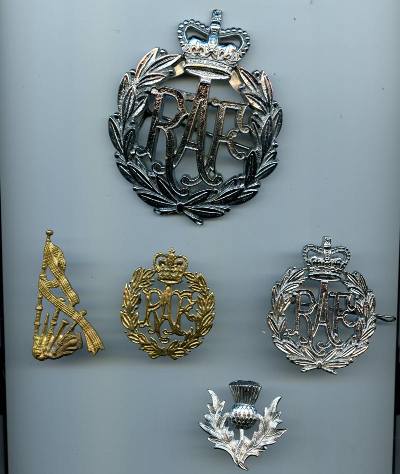 Set of  RAF Pipers Plaid Brooch and Badges