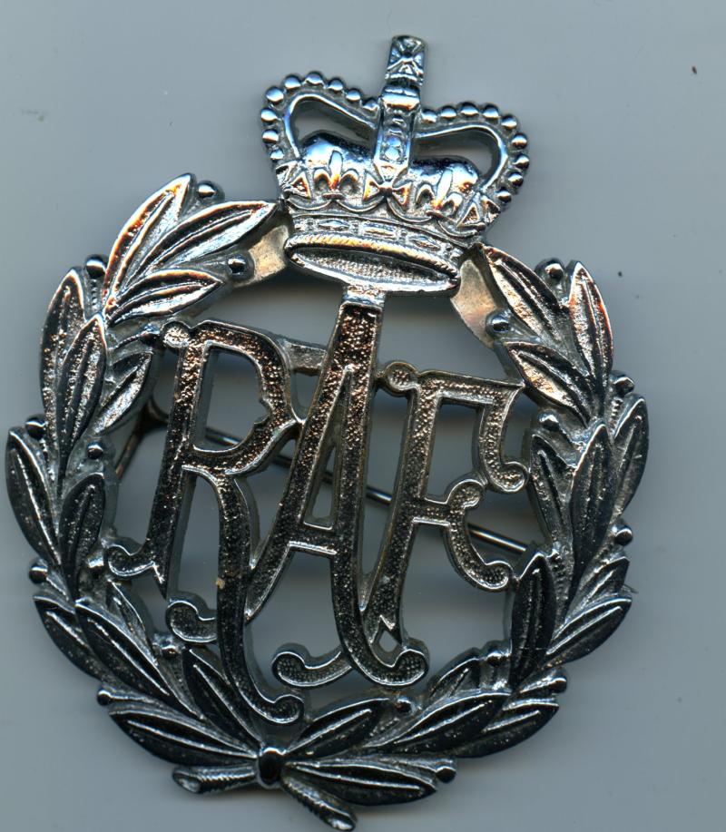 Set of RAF Pipers Plaid Brooch and Badges