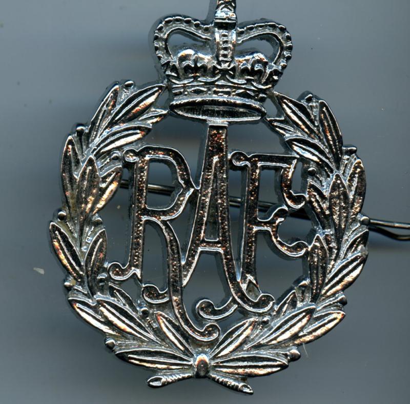 Set of RAF Pipers Plaid Brooch and Badges