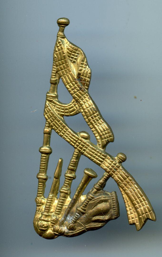 Set of RAF Pipers Plaid Brooch and Badges