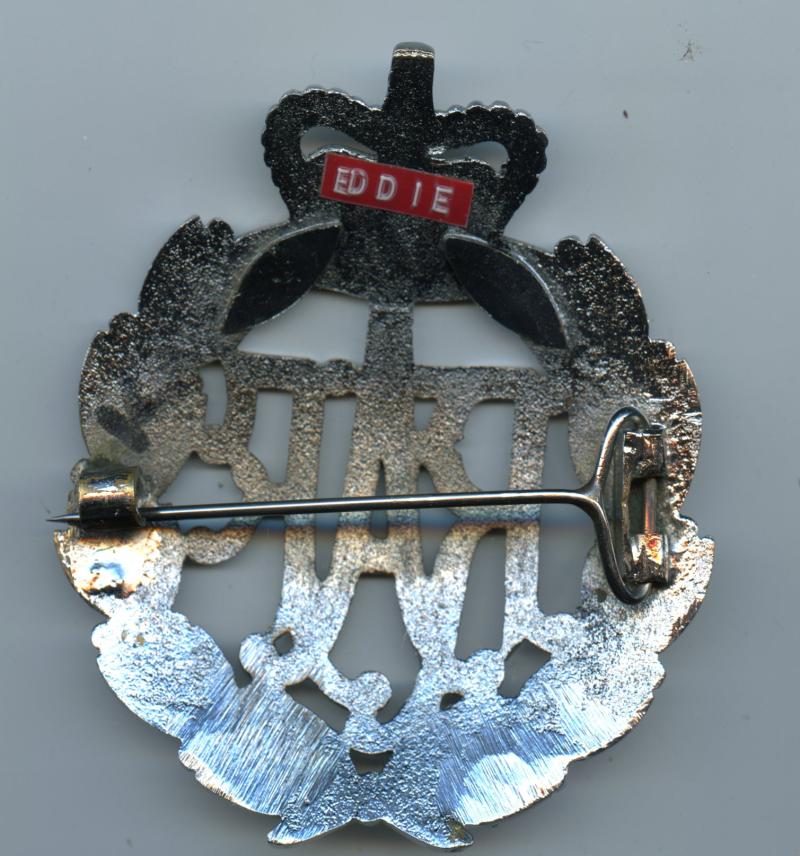 Set of RAF Pipers Plaid Brooch and Badges