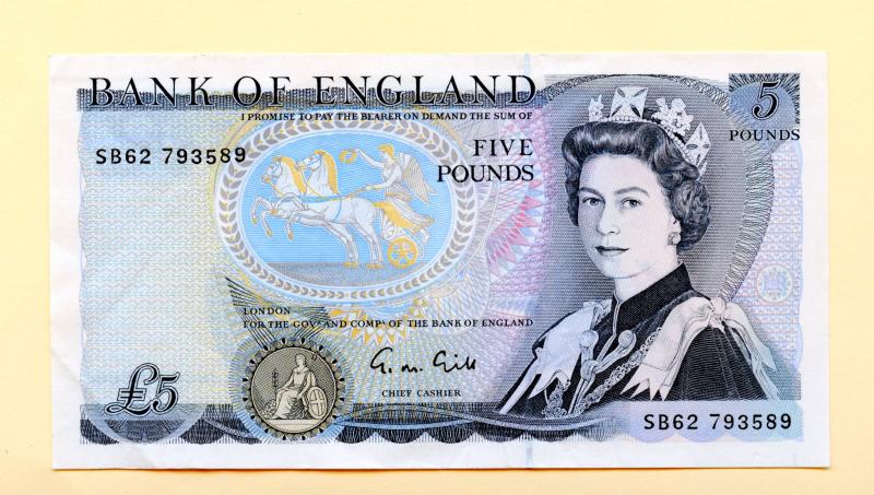 Bank of England  £5 Five Pounds Note Date  March 1988  Signatory G M Gill Serial SB62